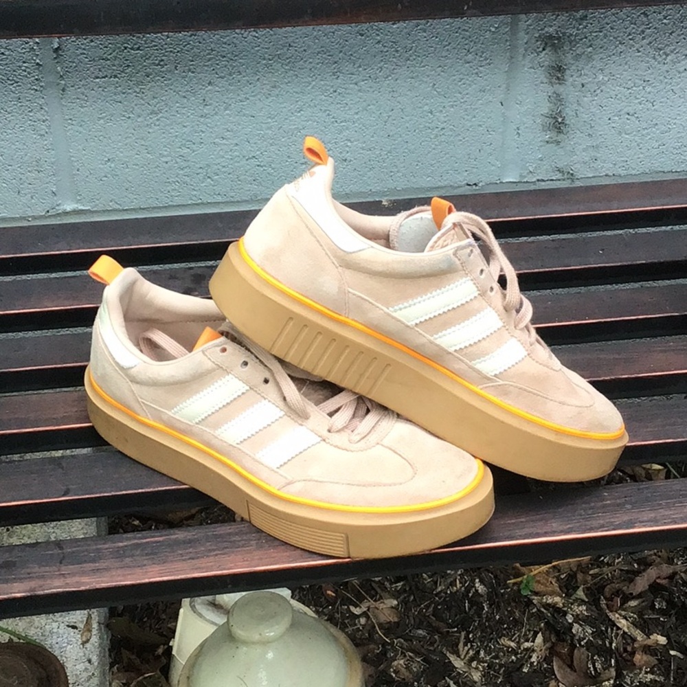 Adidas super sleek 72